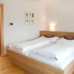 ゲストハウス Gastehaus Frischhut ナッセライト