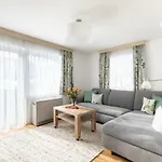 Gastehaus Frischhut ゲストハウス ナッセライト