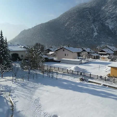 ゲストハウス Gastehaus Frischhut 3*